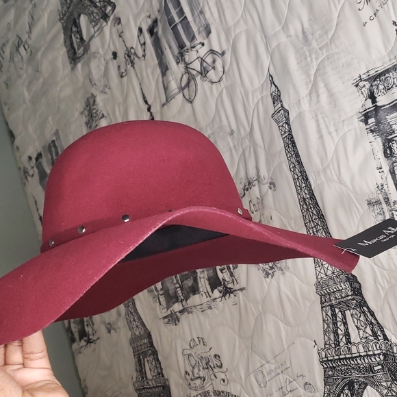 Red Marcus Adler hat - Picture 3 of 3